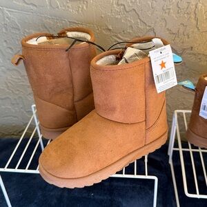 NEW! Kidgets Kids Faux Fur Suede Tan Boots Side Zipper Youth Multiple Sizes NWT